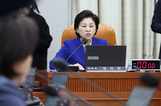  29일 국회에서 열린 정치개혁특별위원회 전체회의에서 남인순 위원장이 회의를 주재하고 있다. 〈사진=연합뉴스〉