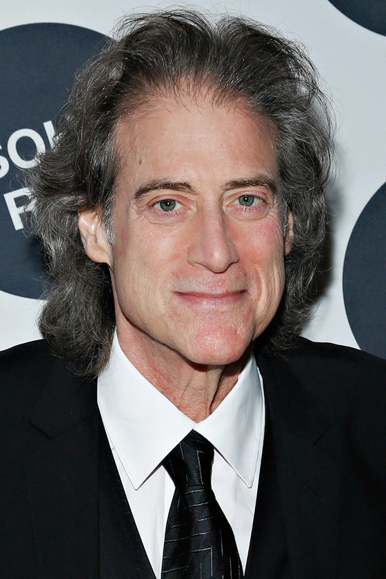 (FILES) Comedian Richard Lewis attends Soho Rep's 2014 Spring Fete at The Angel Orensanz Foundation on March 31, 2014 in New York City. US comedian Richard Lewis died in his Los Angeles home on February 27, he was 76. (Photo by Cindy Ord / GETTY IMAGES NORTH AMERICA / AFP)  〈저작권자(c) 연합뉴스, 무단 전재-재배포, AI 학습 및 활용 금지〉