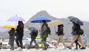 절기상 '경칩', 전국 흐리고 대부분 비…낮 최고기온 12도