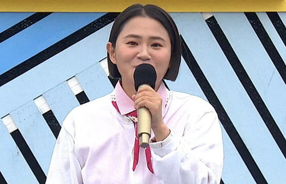 전국노래자랑을 진행하고 있는 김신영. 〈사진=공식 인스타그램〉