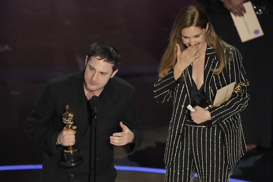 Arthur Harari, left, and Justine Triet accept the award for best original screenplay for "Anatomy of a Fall" during the Oscars on Sunday, March 10, 2024, at the Dolby Theatre in Los Angeles. (AP Photo/Chris Pizzello) 31024130150  〈저작권자(c) 연합뉴스, 무단 전재-재배포, AI 학습 및 활용 금지〉