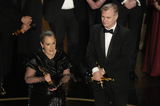 Emma Thomas, left, and Christopher Nolan accept the award for best picture for "Oppenheimer" during the Oscars on Sunday, March 10, 2024, at the Dolby Theatre in Los Angeles. (AP Photo/Chris Pizzello) 31024130150  〈저작권자(c) 연합뉴스, 무단 전재-재배포, AI 학습 및 활용 금지〉