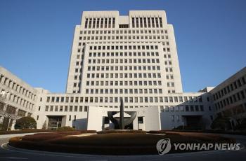 '청탁 칼럼' 송희영 전 조선일보 주필…대법 “부정한 청탁, 파기환송“