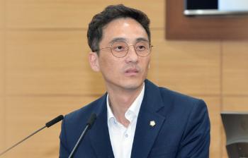 47세 시의원, 본회의장서 공무원에 “결혼해줘요“…혼인 약속