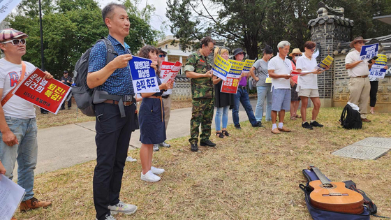 오늘(13일) 호주 수도 캔버라 주호주 한국 대사관 앞에서 열린 이종섭 대사 부임 반대 집회 〈사진=한준희 목사 제공〉