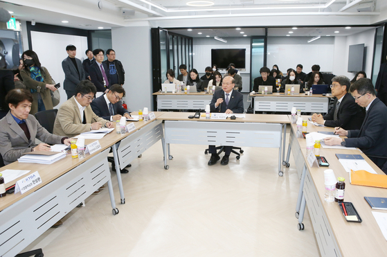  21일 오전 현장 의견을 청취하고 있는 이상인 방통위 부위원장 [사진 방송통신위원회]