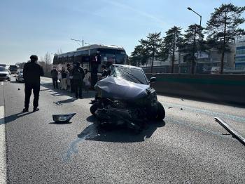 경부고속도로 서울요금소 부근 5중 추돌…1명 사망·1명 중상