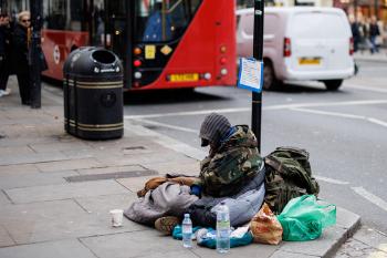 영국서 '악취' 풍기는 노숙자 체포법 추진 논란…근거는?