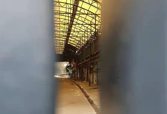 코로나19 최초 발원지로 지목된 중국 우한 화난수산물시장. 〈사진 박성훈 기자〉