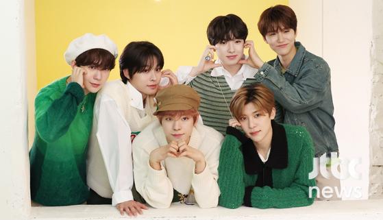 그룹 NCT위시가 3일 오후 서울 성동구에서 진행된 'Wishfull DAY' 미디어 행사에 참석해 포즈를 취하고 있다. 김현우 엔터뉴스팀 기자 kim.hyunwoo3@jtbc.co.kr (콘텐트비즈니스본부)