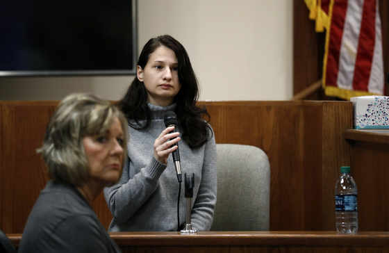 FILE - Gypsy Rose Blanchard takes the stand during the trial of her ex-boyfriend Nicholas Godejohn, Nov. 15, 2018, in Springfield, Mo. Blanchard, the Missouri woman who admitted to convincing her online boyfriend to kill her abusive mother after being forced to pretend for years she was suffering from leukemia, muscular dystrophy and other serious illnesses, said she has found a way to forgive her mother ? and herself. But it has been a long journey from years of abuse and the darkest parts of her life splashed across tabloids to living in prison. (Nathan Papes/The Springfield News-Leader via AP, File) MANDATORY CREDIT; NO LICENSING EXCEPT BY AP COOPERATIVE MEMBERS; FILE PHOTO  〈저작권자(c) 연합뉴스, 무단 전재-재배포, AI 학습 및 활용 금지〉