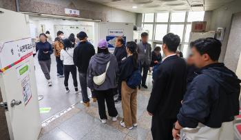 사전투표 업무 공무원 또 숨져...“선거, 공무원 희생에 피어나“