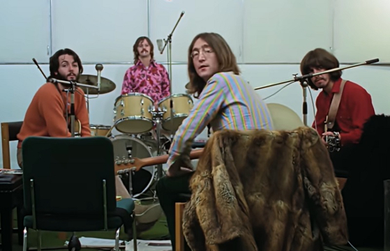 다큐멘터리 '비틀스: 겟 백(The Beatles: Get Back)' 장면. 〈사진=디즈니플러스 유튜브〉