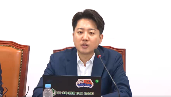 이준석 개혁신당 대표가 오늘(26일) 오전 국회에서 열린 최고위원회의에서 발언을 하고 있다. 〈사진=JTBC 영상 캡처〉