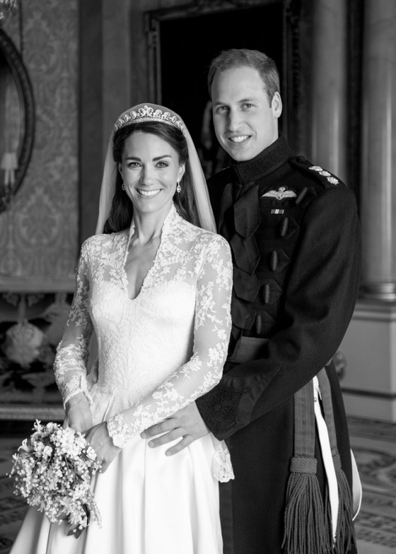 영국 윌리엄 왕세자와 케이트 미들턴 왕세자빈 부부가 결혼 13주년을 맞이해 미공개 결혼사진을 X(옛 트위터)를 통해 공개했습니다. 〈사진=X(옛 트위터)