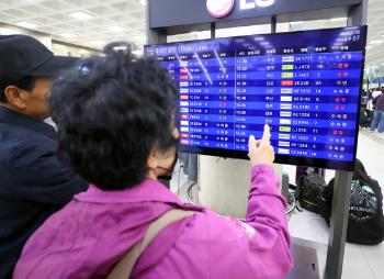 '물폭탄' 제주 하늘길 열렸지만…“항공기 평소보다 많고, 공항 붐벼“