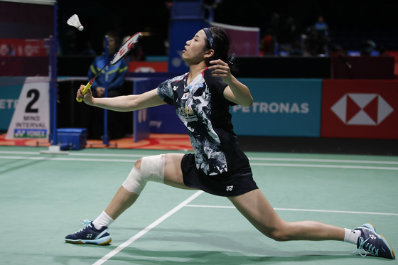 지난 1월 BWF 말레이시아 오픈에서 오른쪽 무릎과 허벅지에 붕대를 감고 경기 중인 안세영 (사진=EPA 연합뉴스)