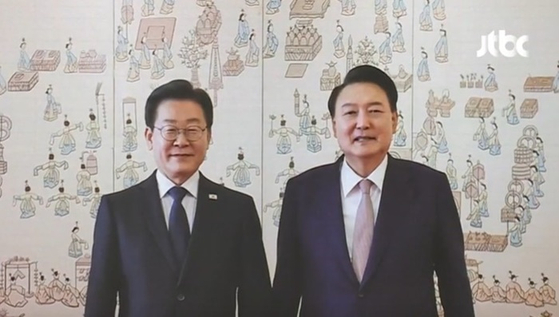 윤석열 대통령(오른쪽)과 이재명 더불어민주당 대표. 〈사진=JTBC 자료화면〉 