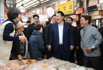 민주당 “윤 대통령, 멍게 앞서 소주 생각부터…민생 행보 공허“