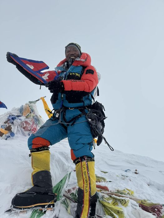 29번째 에베레스트 등정에 성공하며 세계 최다 등정 기록을 세운 네팔인 셰르파 카미 리타(Kami Rita). 〈사진=카미 리타 페이스북 캡처〉