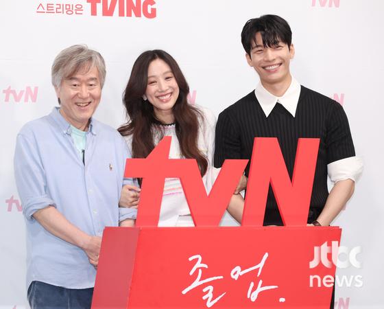 9일 오후 서울 구로구 라마다 서울 신도림 호텔에서 tvN '졸업' 제작발표회가 열렸다. 안판석 감독과 정려원, 위하준이 참석했다. 김현우 엔터뉴스팀 기자 kim.hyunwoo3@jtbc.co.kr (콘텐트비즈니스본부)