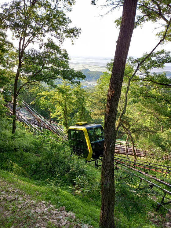 인천 교동도 모노레일 고장으로 멈춰