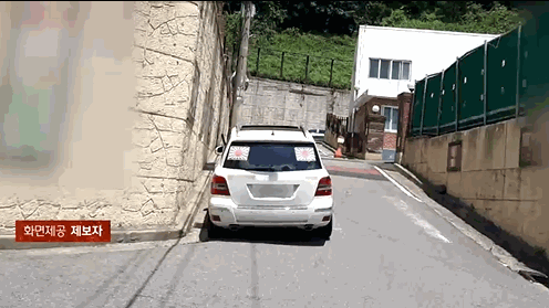 욱일기가 붙여진 차량의 모습. 〈영상=JTBC '사건반장'〉