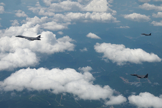 미 전략폭격기 B-1B 참여한 한미 연한훈련.