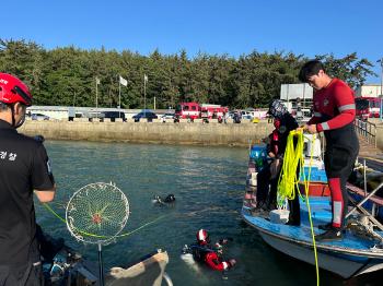 전남 무안 선착장서 차량 바다 추락…70대 어머니와 50대 아들 숨져