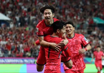 손흥민·이강인 '합작골' 넣고 포옹…한국, 중국에 1-0 승리