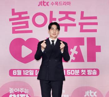 '놀아주는 여자' 엄태구 “대본 재밌고 귀여워서 하고 싶었다“ 