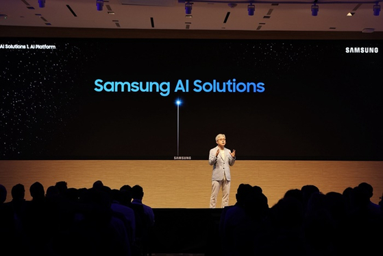 현지시간 12일 미국 실리콘밸리에서 열린 '삼성 파운드리 포럼 2024(Samsung Foundry Forum 2024)'에서 최시영 삼성전자 파운드리 사업부장 사장이 기조연설을 하고 있다. 〈사진=삼성전자〉 