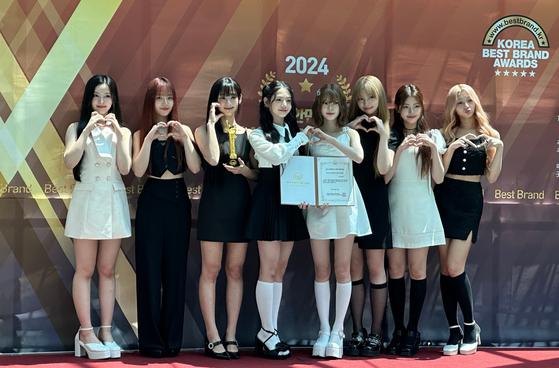 유니스, 감격의 데뷔 첫 트로피