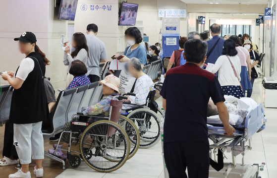 의사협회가 오늘(18일) 집단 휴진을 예고한 가운데 환자단체가 ″불법 행동을 하는 의사들을 법대로 처리하라″고 촉구했다. 〈사진=연합뉴스〉