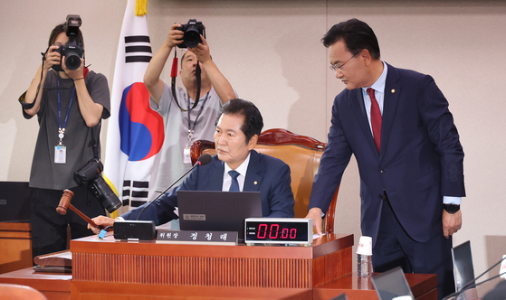 국민의힘이 더불어민주당 소속 정청래 법제사법위원장을 국회 윤리위원회에 제소하겠다고 밝혔다. 〈사진=연합뉴스〉