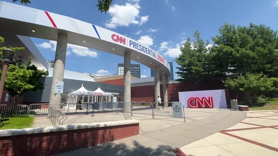 현지시간 27일 올해 미국 대선 첫 TV 토론을 주관하는 CNN의 조지아주 애틀랜타 파빌리온. 두 번째 토론은 오는 9월 ABC가 주관한다. 〈사진=로이터〉