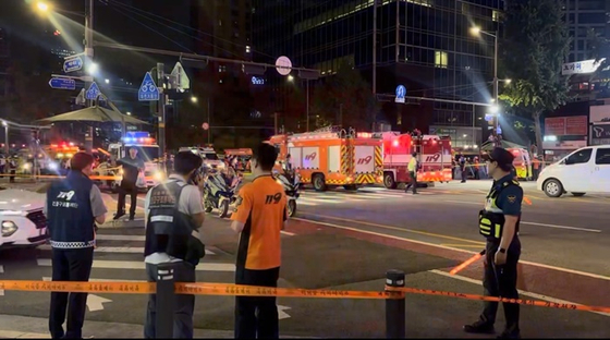 오늘(1일) 밤 서울 시청역 인근 교차로에서 발생한 대형 교통사고. 〈사진=JTBC〉