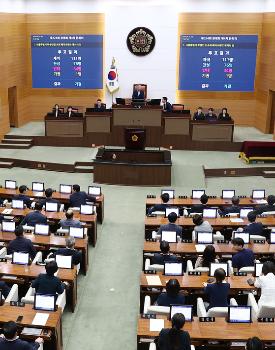 서울학생인권조례 폐지…시의회 “교육청이 기한 넘겨, 의장 직권 공포“