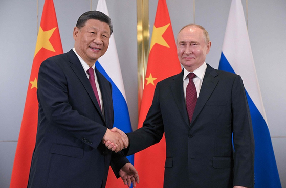  현지시간 3일 시진핑 중국 국가주석과 블라디미르 푸틴 러시아 대통령이 정상회담을 가졌다. 〈사진=AFP/연합뉴스〉