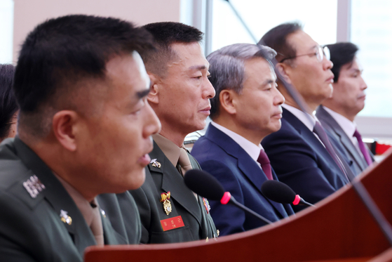 지난달 21일 국회 법사위에서 열린 채상병 특검법에 대한 입법 청문회. 왼쪽부터 박정훈 전 해병대 수사단장, 임성근 전 해병대 1사단장, 이종섭 전 국방부 장관. 〈사진 연합뉴스〉