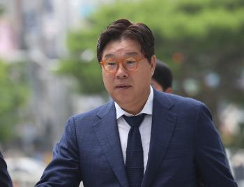 '대북송금 의혹' 쌍방울 김성태, 1심 실형…법정구속은 면해