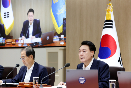 국\윤석열 대통령이 16일 서울 용산 대통령실 청사에서 열린 국무회의에서 발언하고 있다. 〈사진=연합뉴스〉