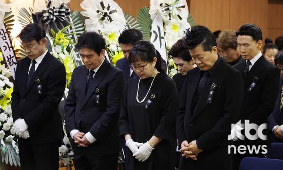 가수 고(故) 현철의 대한민국가수장 영결식이 18일 오전 서울 송파구 풍납동 서울아산병원에서 엄수됐다. 김현우 엔터뉴스팀 기자 kim.hyunwoo3@jtbc.co.kr (콘텐트비즈니스본부)