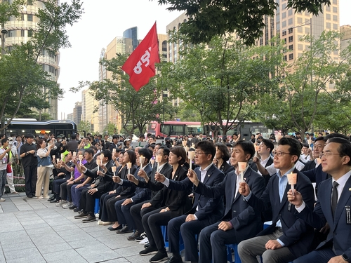 거부권을 거부하는 전국비상행동 주최 채상병 1주기 추모 촛불 문화제 〈사진=연합뉴스〉