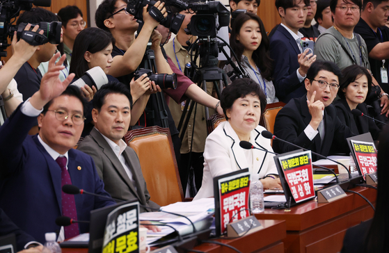 국민의힘 주진우 의원이 19일 국회 법제사법위원회에서 열린 '윤석열 대통령 탄핵소추안 발의 요청' 국민동의 청원 관련 청문회에서 발언을 하고 있다. 〈사진=연합뉴스〉