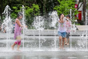 서울 전역 올여름 첫 '폭염경보'…폭염지원상황 대응체계 격상