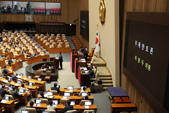 25일 열린 국회 본회의에 '방통위법 개정안'이 상정되자 국민의힘이 무제한 토론에 돌입했다. 〈사진=연합뉴스〉