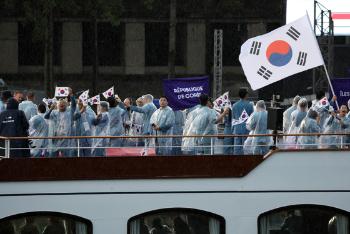 한국을 '북한'으로 소개한 올림픽…장미란 차관, IOC 위원장 면담 요청