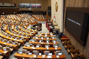 '이진숙 방통위원장 탄핵안' 국회 통과...국민의힘 퇴장