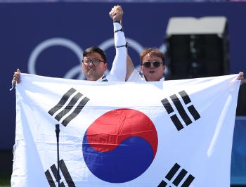 한국양궁 전종목 석권...김우진 3관왕 새역사 